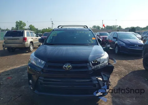 2018 Toyota Highlander Se z USA, uszkodzony, nr VIN 5TDJZRFH7JS868717